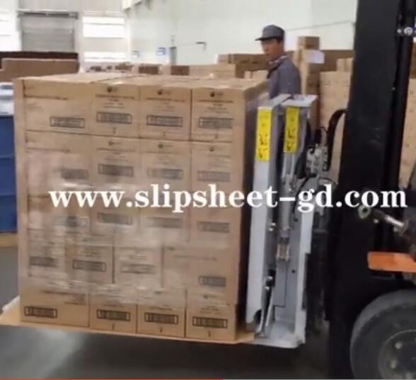 移動液壓登車橋加叉車推拉器和紙滑托裝柜，客戶培訓使用場景